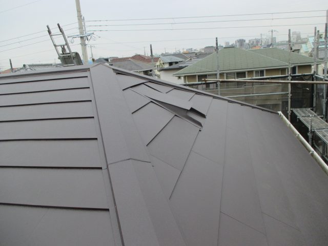 明石市で屋根のカバー工事が完了